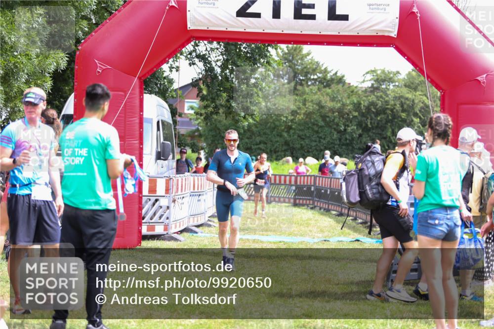 21.06.2026 - 29. Vierlanden-Triathlon Andreas Tolksdorf http://msf.ph/oto/9920650 21.06.2026 13:17:45 Ziel 253, 696, 744 meine-sportfotos.de
