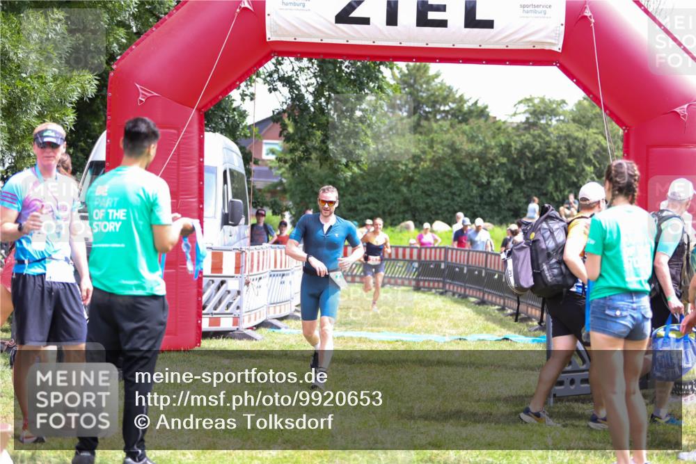 21.06.2026 - 29. Vierlanden-Triathlon Andreas Tolksdorf http://msf.ph/oto/9920653 21.06.2026 13:17:45 Ziel 253, 696, 744 meine-sportfotos.de