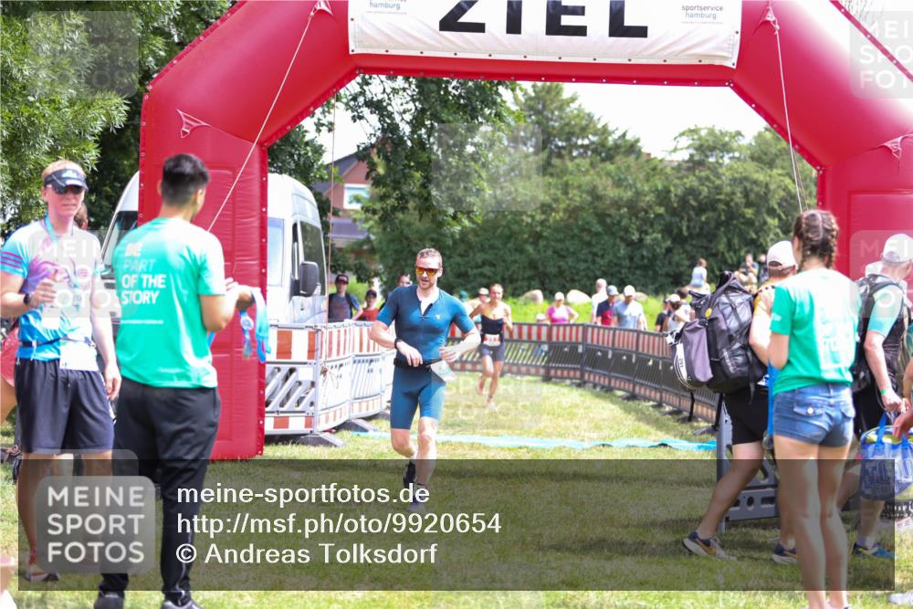 21.06.2026 - 29. Vierlanden-Triathlon Andreas Tolksdorf http://msf.ph/oto/9920654 21.06.2026 13:17:45 Ziel 253, 696, 744 meine-sportfotos.de