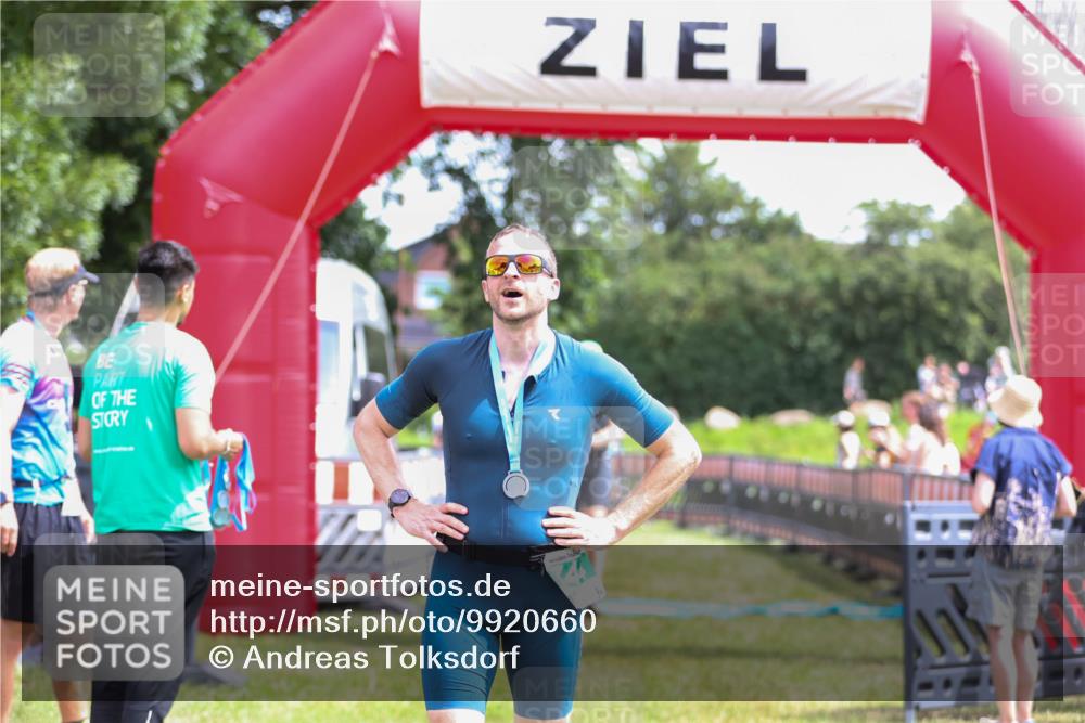 21.06.2026 - 29. Vierlanden-Triathlon Andreas Tolksdorf http://msf.ph/oto/9920660 21.06.2026 13:17:54 Ziel 50, 696 meine-sportfotos.de