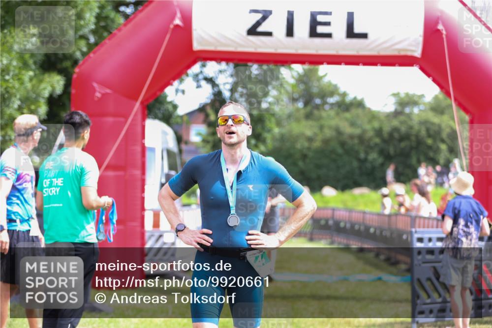 21.06.2026 - 29. Vierlanden-Triathlon Andreas Tolksdorf http://msf.ph/oto/9920661 21.06.2026 13:17:54 Ziel 50, 696 meine-sportfotos.de