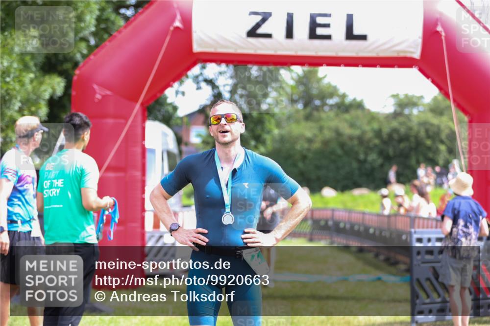 21.06.2026 - 29. Vierlanden-Triathlon Andreas Tolksdorf http://msf.ph/oto/9920663 21.06.2026 13:17:54 Ziel 50, 696 meine-sportfotos.de