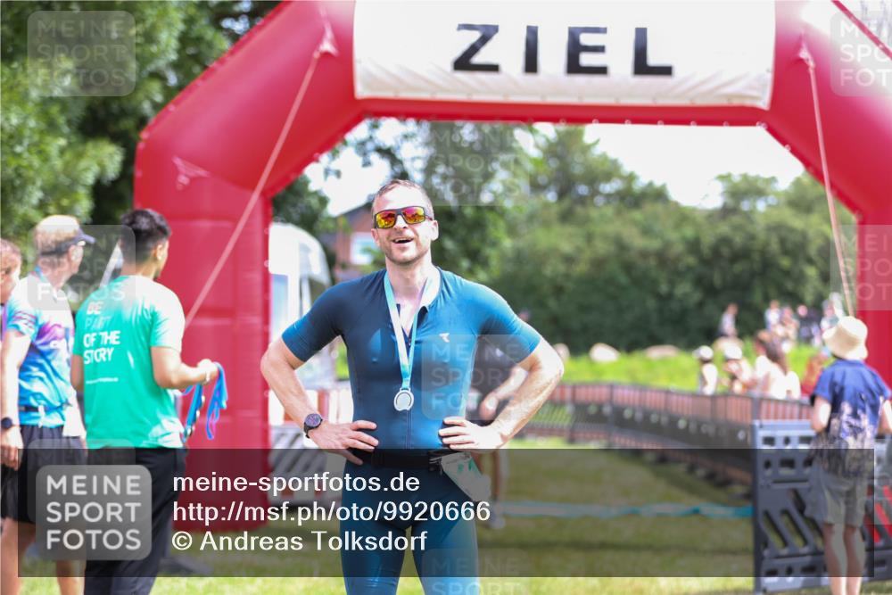21.06.2026 - 29. Vierlanden-Triathlon Andreas Tolksdorf http://msf.ph/oto/9920666 21.06.2026 13:17:54 Ziel 50, 696 meine-sportfotos.de