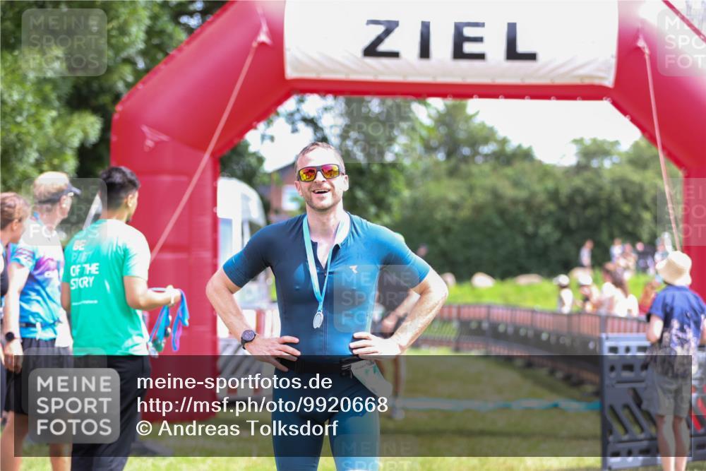 21.06.2026 - 29. Vierlanden-Triathlon Andreas Tolksdorf http://msf.ph/oto/9920668 21.06.2026 13:17:54 Ziel 50, 696 meine-sportfotos.de