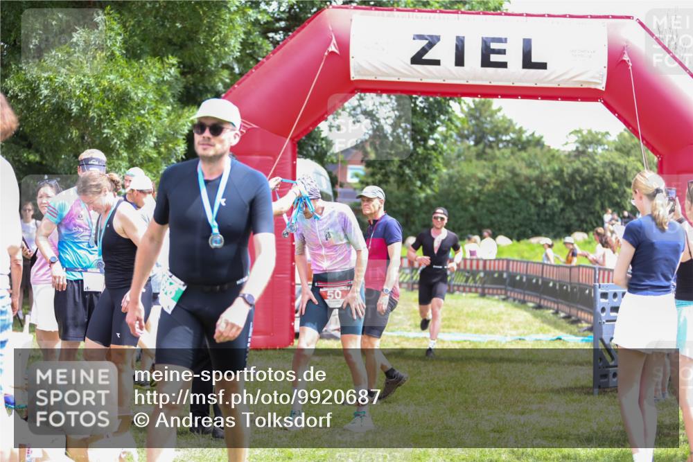 21.06.2026 - 29. Vierlanden-Triathlon Andreas Tolksdorf http://msf.ph/oto/9920687 21.06.2026 13:18:11 Ziel 659, 742 meine-sportfotos.de
