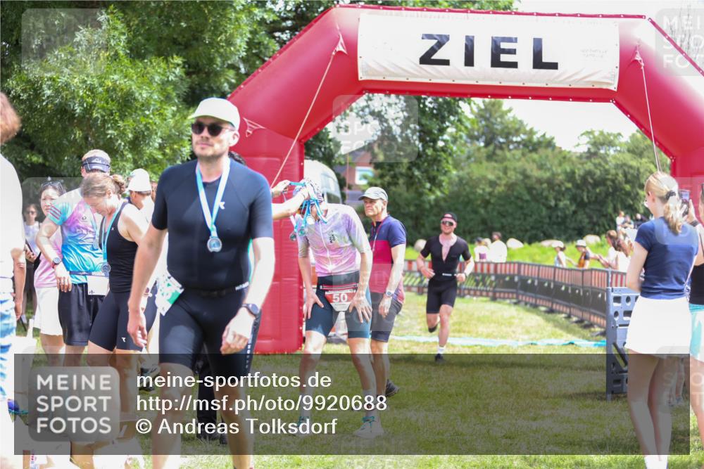 21.06.2026 - 29. Vierlanden-Triathlon Andreas Tolksdorf http://msf.ph/oto/9920688 21.06.2026 13:18:11 Ziel 659, 742 meine-sportfotos.de