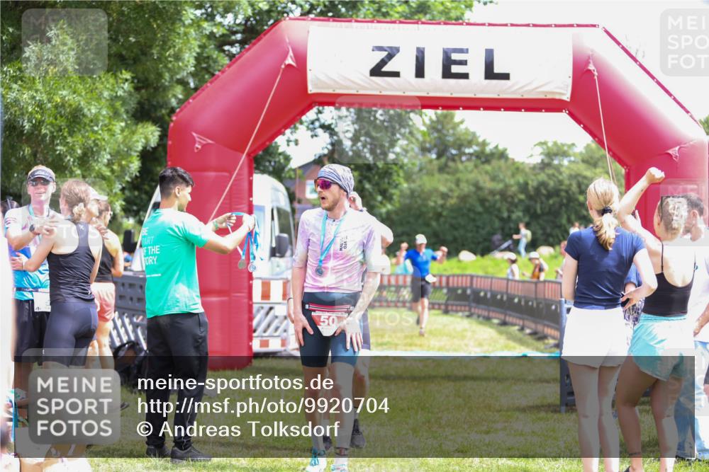21.06.2026 - 29. Vierlanden-Triathlon Andreas Tolksdorf http://msf.ph/oto/9920704 21.06.2026 13:18:14 Ziel 659, 742, 798 meine-sportfotos.de
