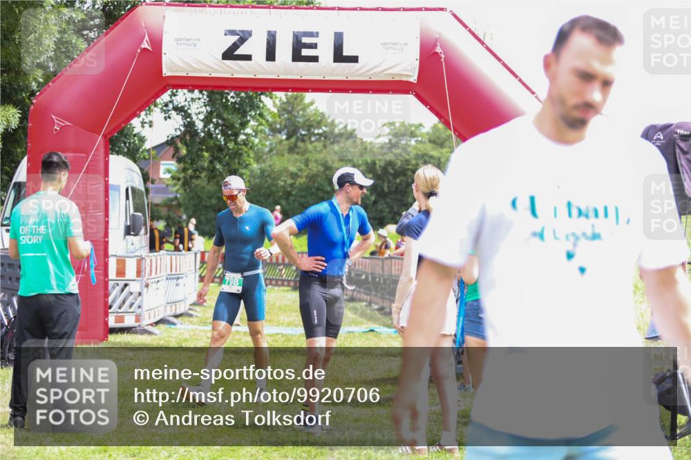 21.06.2026 - 29. Vierlanden-Triathlon Andreas Tolksdorf http://msf.ph/oto/9920706 21.06.2026 13:18:27 Ziel 715, 773, 798 meine-sportfotos.de