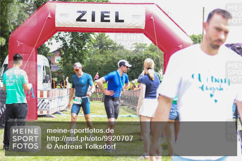 21.06.2026 - 29. Vierlanden-Triathlon Andreas Tolksdorf http://msf.ph/oto/9920707 21.06.2026 13:18:27 Ziel 715, 773, 798 meine-sportfotos.de