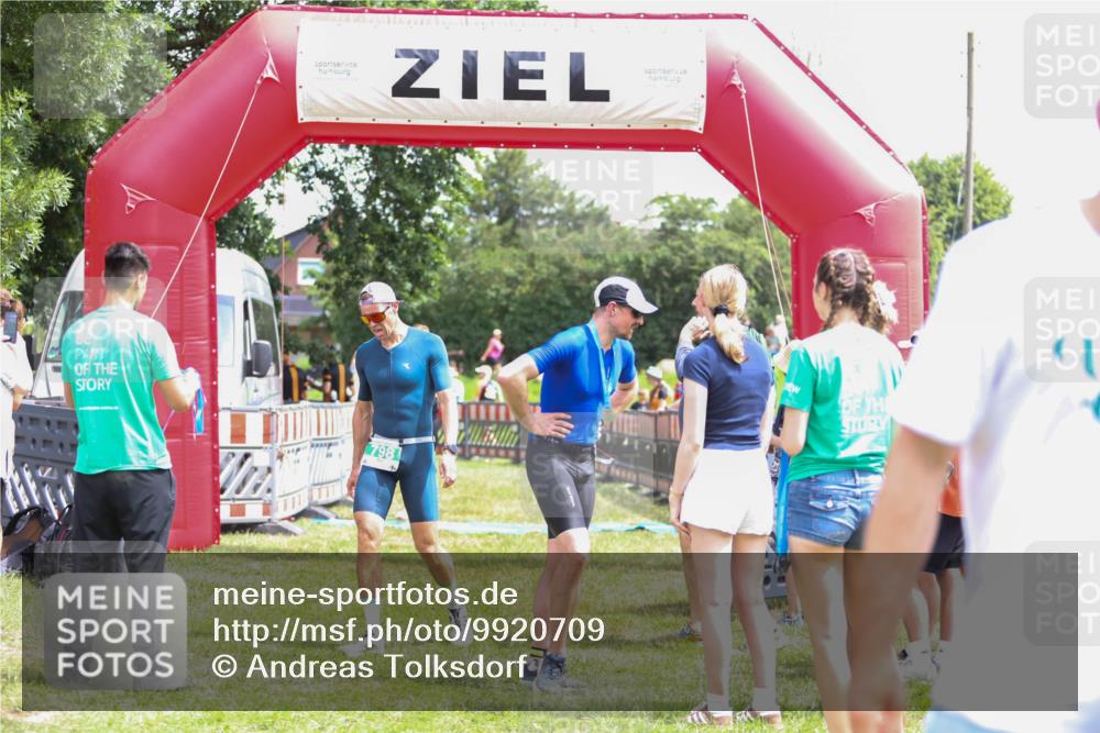 21.06.2026 - 29. Vierlanden-Triathlon Andreas Tolksdorf http://msf.ph/oto/9920709 21.06.2026 13:18:27 Ziel 715, 773, 798 meine-sportfotos.de