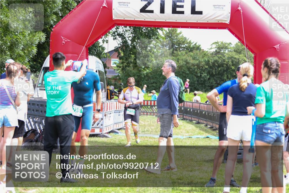 21.06.2026 - 29. Vierlanden-Triathlon Andreas Tolksdorf http://msf.ph/oto/9920712 21.06.2026 13:18:29 Ziel 715, 773 meine-sportfotos.de
