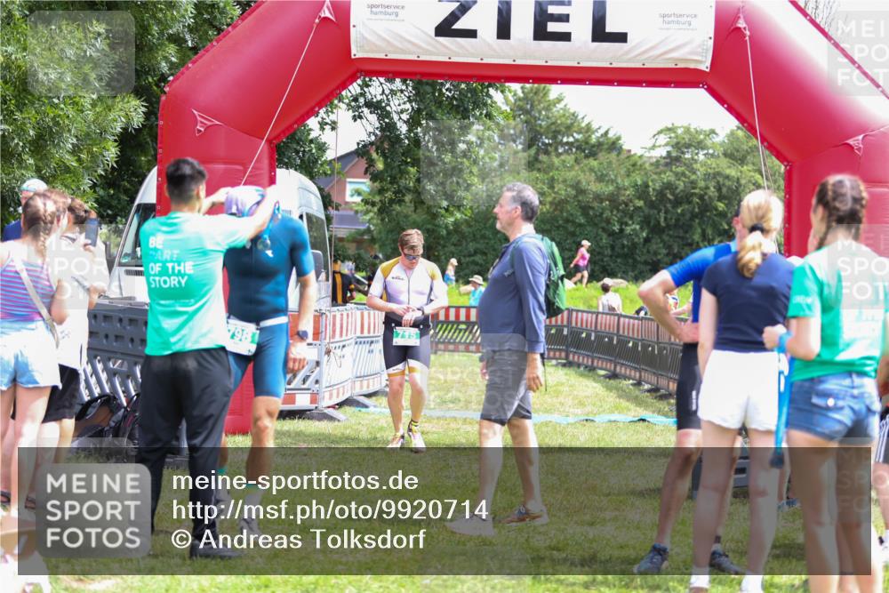 21.06.2026 - 29. Vierlanden-Triathlon Andreas Tolksdorf http://msf.ph/oto/9920714 21.06.2026 13:18:29 Ziel 715, 773 meine-sportfotos.de
