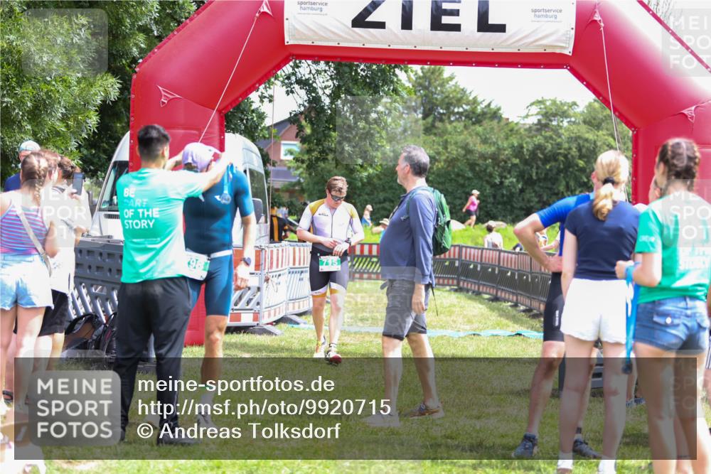 21.06.2026 - 29. Vierlanden-Triathlon Andreas Tolksdorf http://msf.ph/oto/9920715 21.06.2026 13:18:29 Ziel 715, 773 meine-sportfotos.de