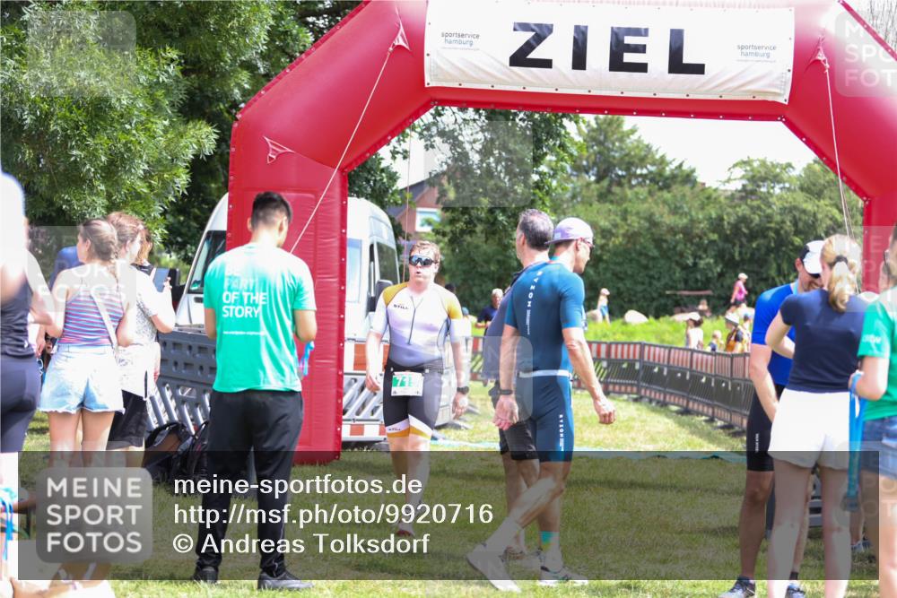 21.06.2026 - 29. Vierlanden-Triathlon Andreas Tolksdorf http://msf.ph/oto/9920716 21.06.2026 13:18:32 Ziel 715, 773 meine-sportfotos.de