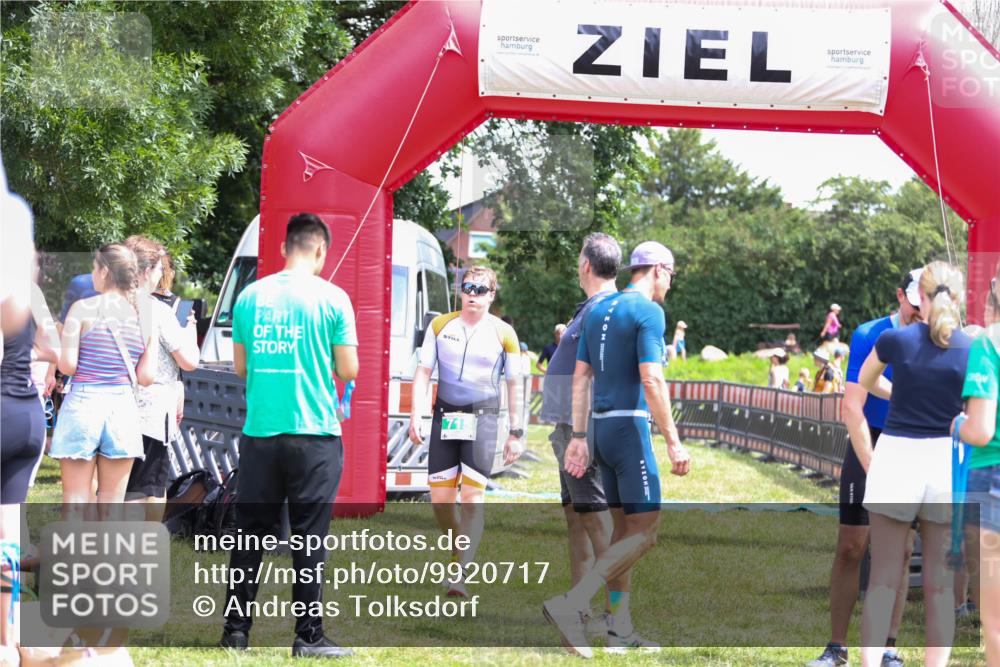 21.06.2026 - 29. Vierlanden-Triathlon Andreas Tolksdorf http://msf.ph/oto/9920717 21.06.2026 13:18:32 Ziel 715, 773 meine-sportfotos.de