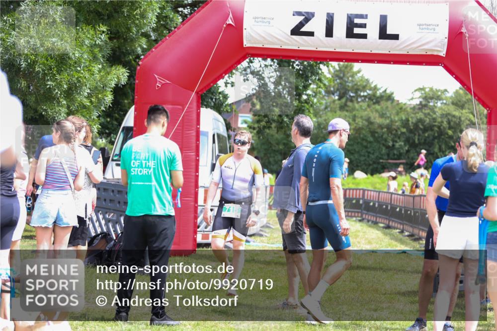 21.06.2026 - 29. Vierlanden-Triathlon Andreas Tolksdorf http://msf.ph/oto/9920719 21.06.2026 13:18:32 Ziel 715, 773 meine-sportfotos.de
