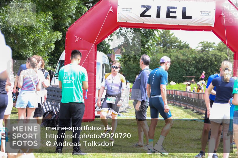 21.06.2026 - 29. Vierlanden-Triathlon Andreas Tolksdorf http://msf.ph/oto/9920720 21.06.2026 13:18:32 Ziel 715, 773 meine-sportfotos.de