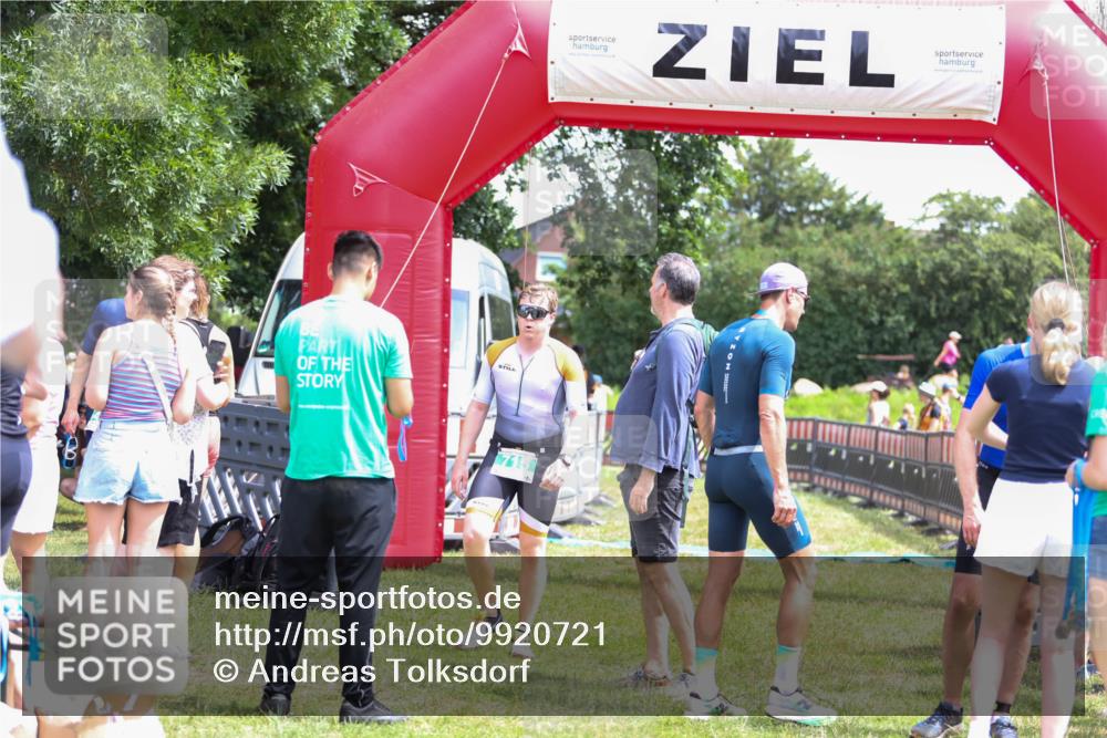 21.06.2026 - 29. Vierlanden-Triathlon Andreas Tolksdorf http://msf.ph/oto/9920721 21.06.2026 13:18:32 Ziel 715, 773 meine-sportfotos.de