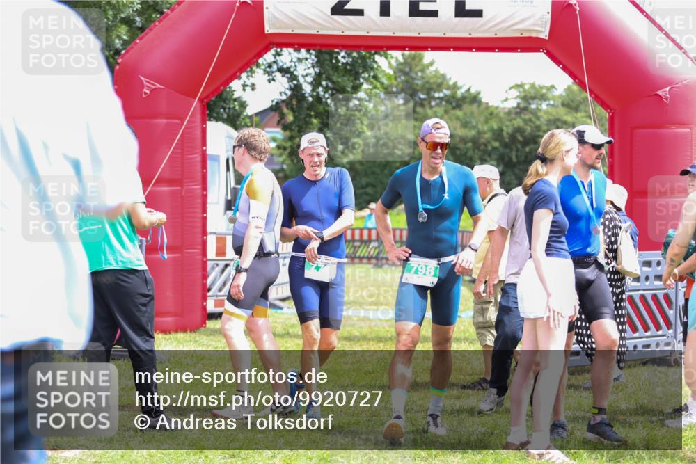 21.06.2026 - 29. Vierlanden-Triathlon Andreas Tolksdorf http://msf.ph/oto/9920727 21.06.2026 13:18:38 Ziel 773 meine-sportfotos.de