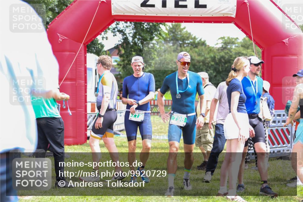 21.06.2026 - 29. Vierlanden-Triathlon Andreas Tolksdorf http://msf.ph/oto/9920729 21.06.2026 13:18:38 Ziel 773 meine-sportfotos.de