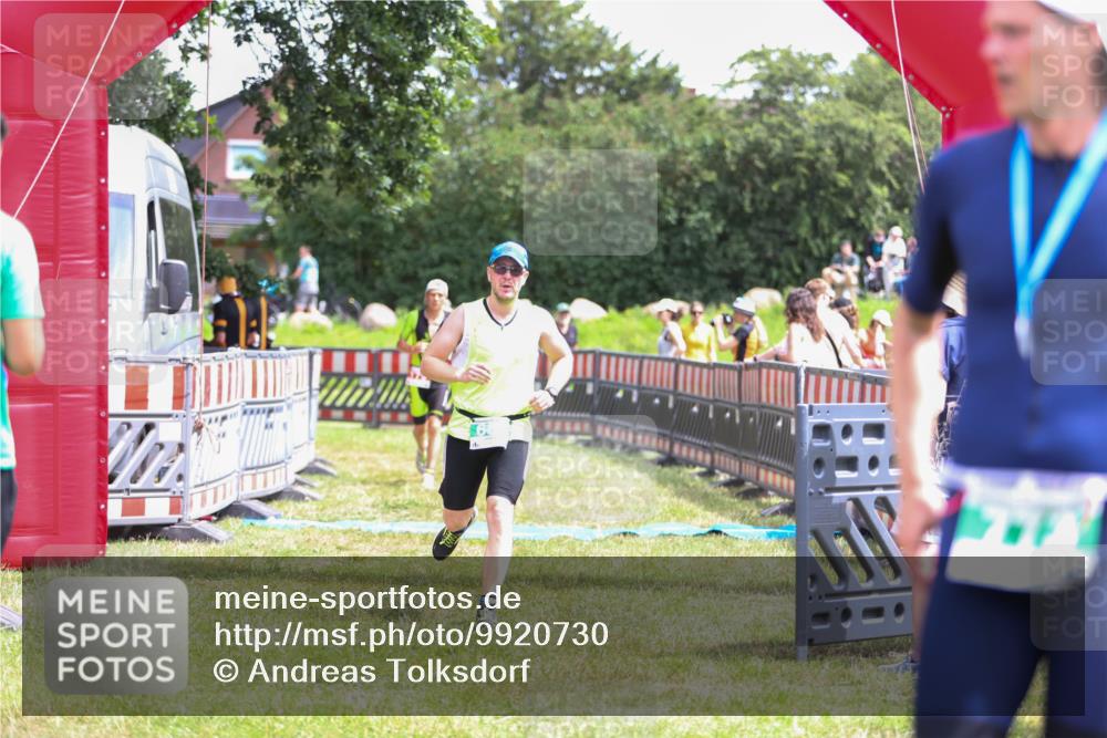 21.06.2026 - 29. Vierlanden-Triathlon Andreas Tolksdorf http://msf.ph/oto/9920730 21.06.2026 13:18:51 Ziel 179, 688 meine-sportfotos.de