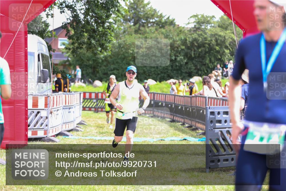 21.06.2026 - 29. Vierlanden-Triathlon Andreas Tolksdorf http://msf.ph/oto/9920731 21.06.2026 13:18:51 Ziel 179, 688 meine-sportfotos.de