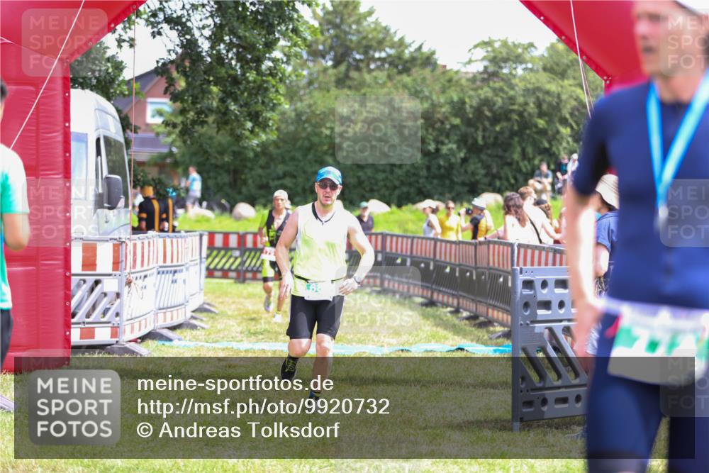 21.06.2026 - 29. Vierlanden-Triathlon Andreas Tolksdorf http://msf.ph/oto/9920732 21.06.2026 13:18:51 Ziel 179, 688 meine-sportfotos.de