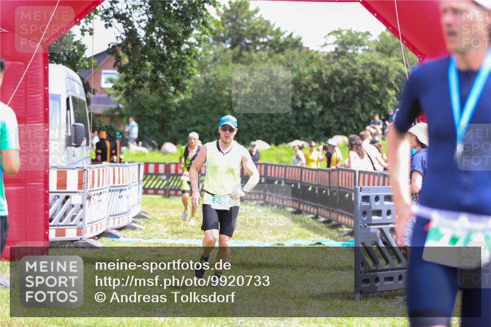21.06.2026 - 29. Vierlanden-Triathlon Andreas Tolksdorf http://msf.ph/oto/9920733 21.06.2026 13:18:51 Ziel 179, 688 meine-sportfotos.de