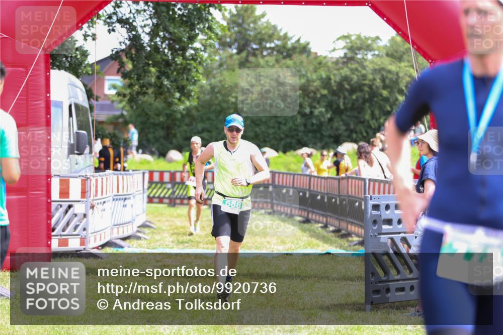 21.06.2026 - 29. Vierlanden-Triathlon Andreas Tolksdorf http://msf.ph/oto/9920736 21.06.2026 13:18:52 Ziel 179, 688 meine-sportfotos.de