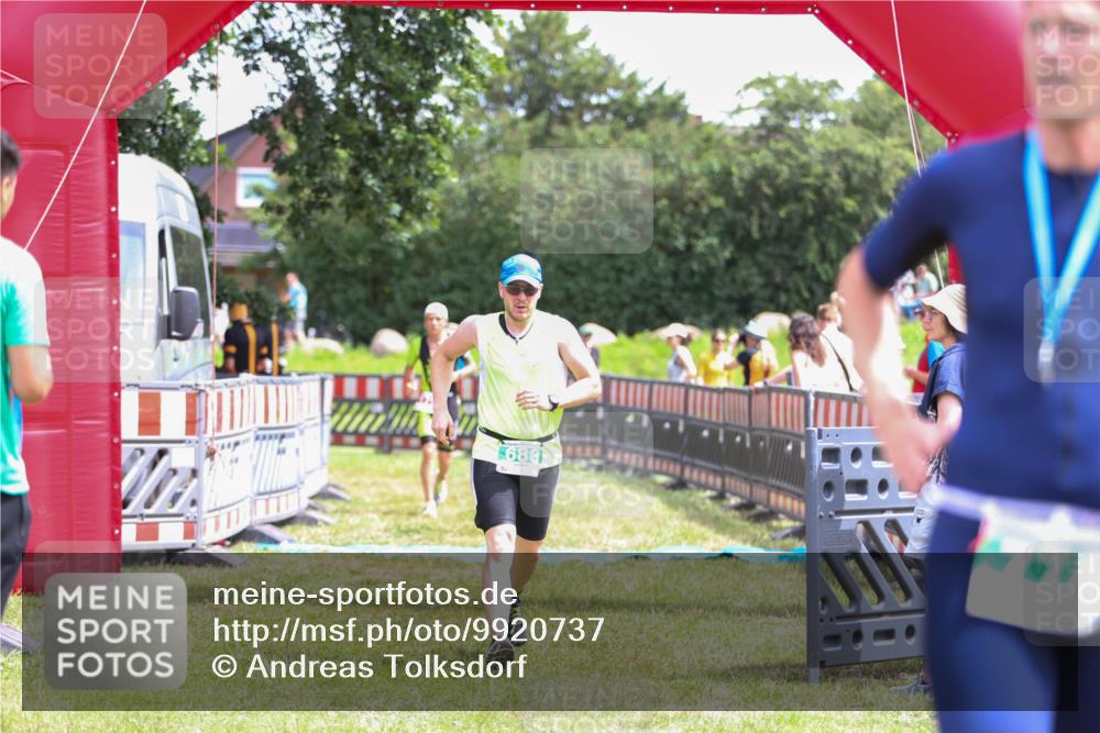 21.06.2026 - 29. Vierlanden-Triathlon Andreas Tolksdorf http://msf.ph/oto/9920737 21.06.2026 13:18:52 Ziel 179, 688 meine-sportfotos.de