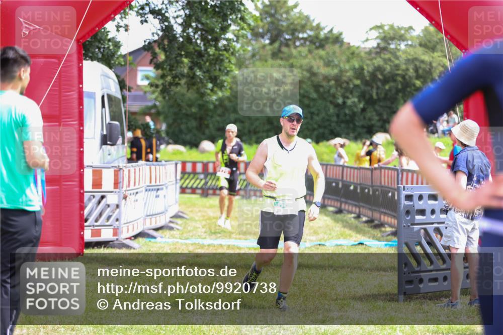 21.06.2026 - 29. Vierlanden-Triathlon Andreas Tolksdorf http://msf.ph/oto/9920738 21.06.2026 13:18:52 Ziel 179, 688 meine-sportfotos.de