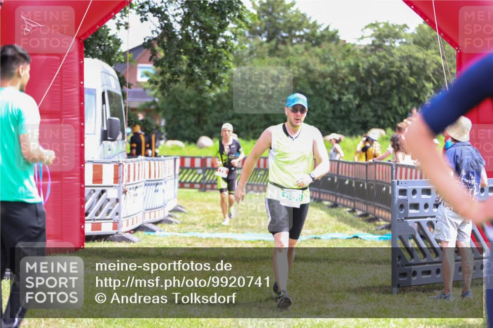 21.06.2026 - 29. Vierlanden-Triathlon Andreas Tolksdorf http://msf.ph/oto/9920741 21.06.2026 13:18:52 Ziel 179, 688 meine-sportfotos.de