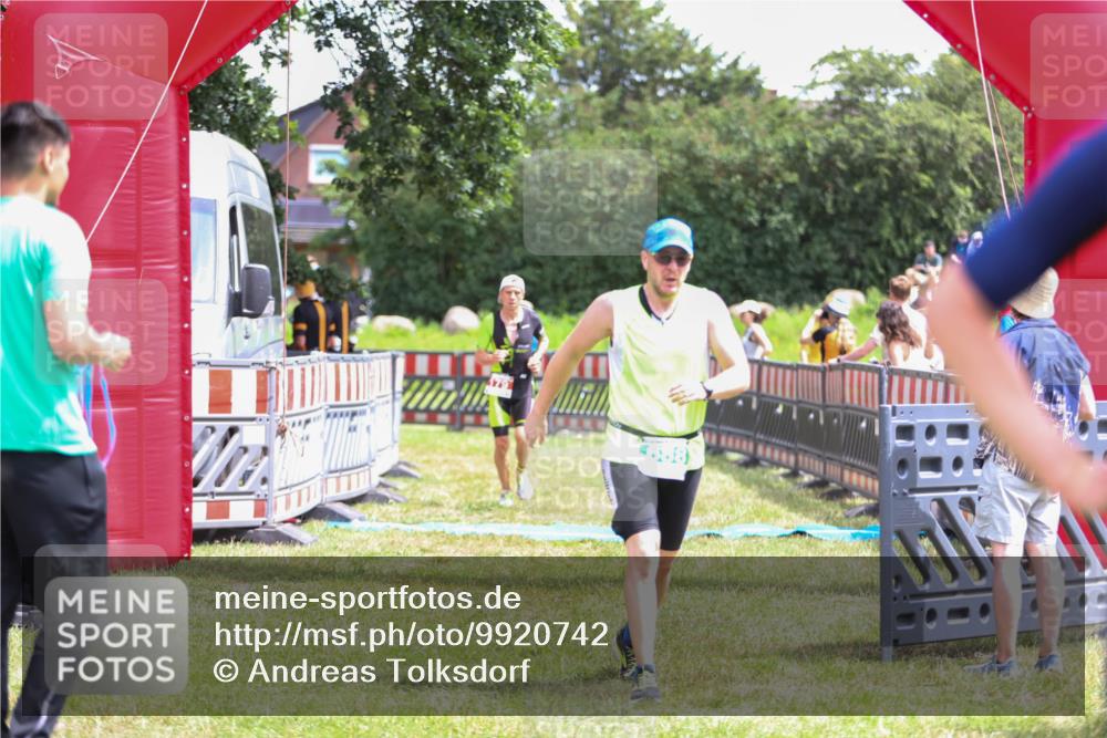 21.06.2026 - 29. Vierlanden-Triathlon Andreas Tolksdorf http://msf.ph/oto/9920742 21.06.2026 13:18:52 Ziel 179, 688 meine-sportfotos.de