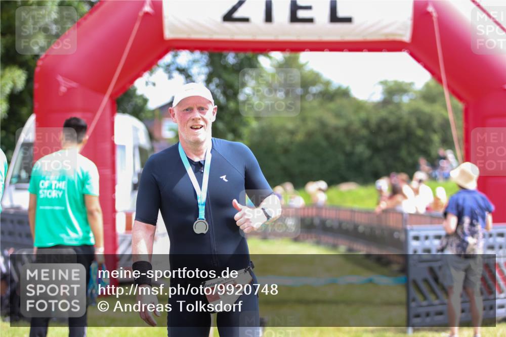 21.06.2026 - 29. Vierlanden-Triathlon Andreas Tolksdorf http://msf.ph/oto/9920748 21.06.2026 13:19:59 Ziel 673, 811 meine-sportfotos.de