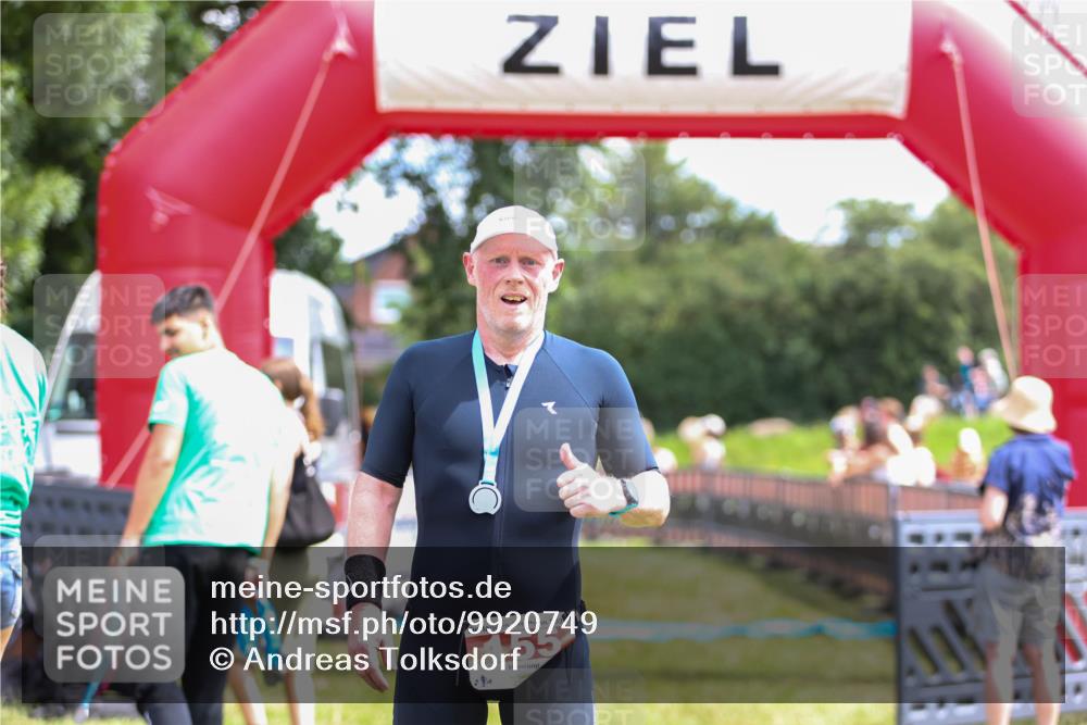 21.06.2026 - 29. Vierlanden-Triathlon Andreas Tolksdorf http://msf.ph/oto/9920749 21.06.2026 13:20:00 Ziel 673, 811 meine-sportfotos.de