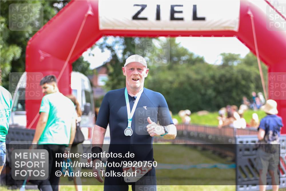 21.06.2026 - 29. Vierlanden-Triathlon Andreas Tolksdorf http://msf.ph/oto/9920750 21.06.2026 13:20:00 Ziel 673, 811 meine-sportfotos.de