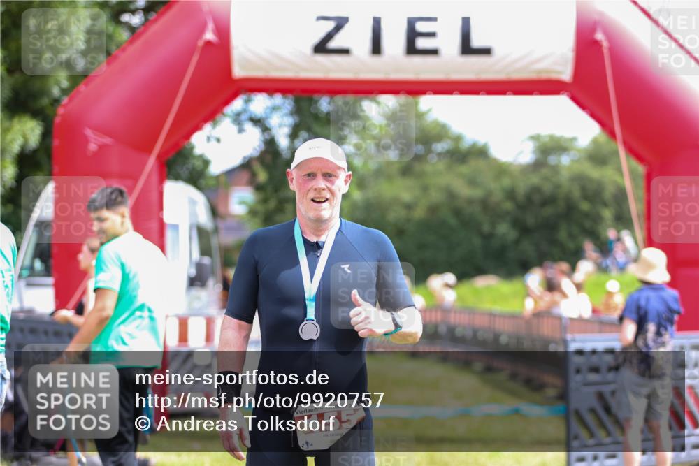 21.06.2026 - 29. Vierlanden-Triathlon Andreas Tolksdorf http://msf.ph/oto/9920757 21.06.2026 13:20:00 Ziel 673, 811 meine-sportfotos.de