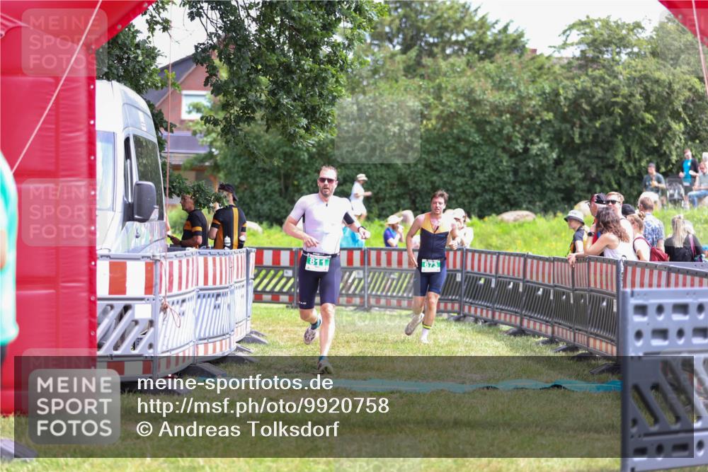 21.06.2026 - 29. Vierlanden-Triathlon Andreas Tolksdorf http://msf.ph/oto/9920758 21.06.2026 13:20:07 Ziel 673, 751, 811 meine-sportfotos.de