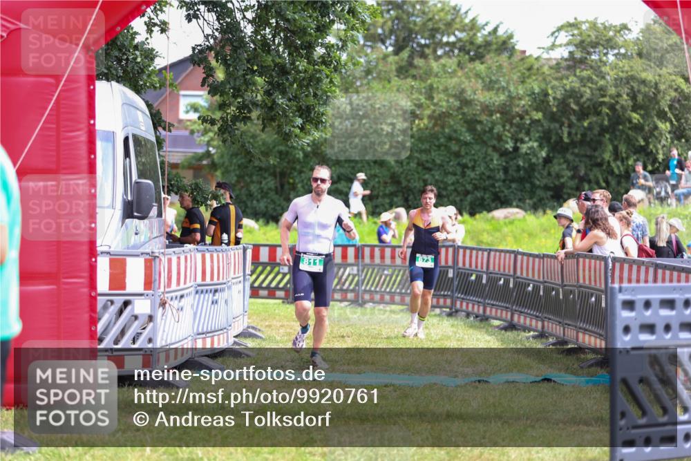 21.06.2026 - 29. Vierlanden-Triathlon Andreas Tolksdorf http://msf.ph/oto/9920761 21.06.2026 13:20:07 Ziel 673, 751, 811 meine-sportfotos.de