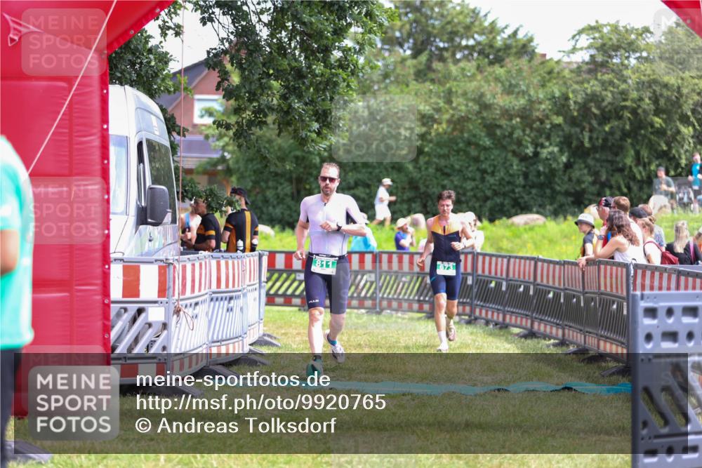 21.06.2026 - 29. Vierlanden-Triathlon Andreas Tolksdorf http://msf.ph/oto/9920765 21.06.2026 13:20:07 Ziel 673, 751, 811 meine-sportfotos.de