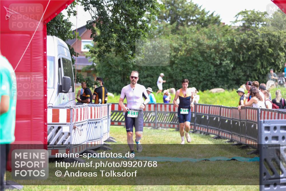 21.06.2026 - 29. Vierlanden-Triathlon Andreas Tolksdorf http://msf.ph/oto/9920768 21.06.2026 13:20:07 Ziel 673, 751, 811 meine-sportfotos.de