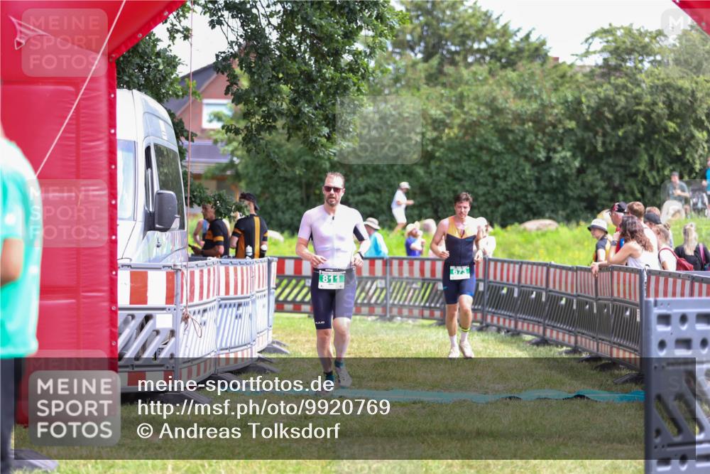 21.06.2026 - 29. Vierlanden-Triathlon Andreas Tolksdorf http://msf.ph/oto/9920769 21.06.2026 13:20:08 Ziel 673, 751, 811 meine-sportfotos.de
