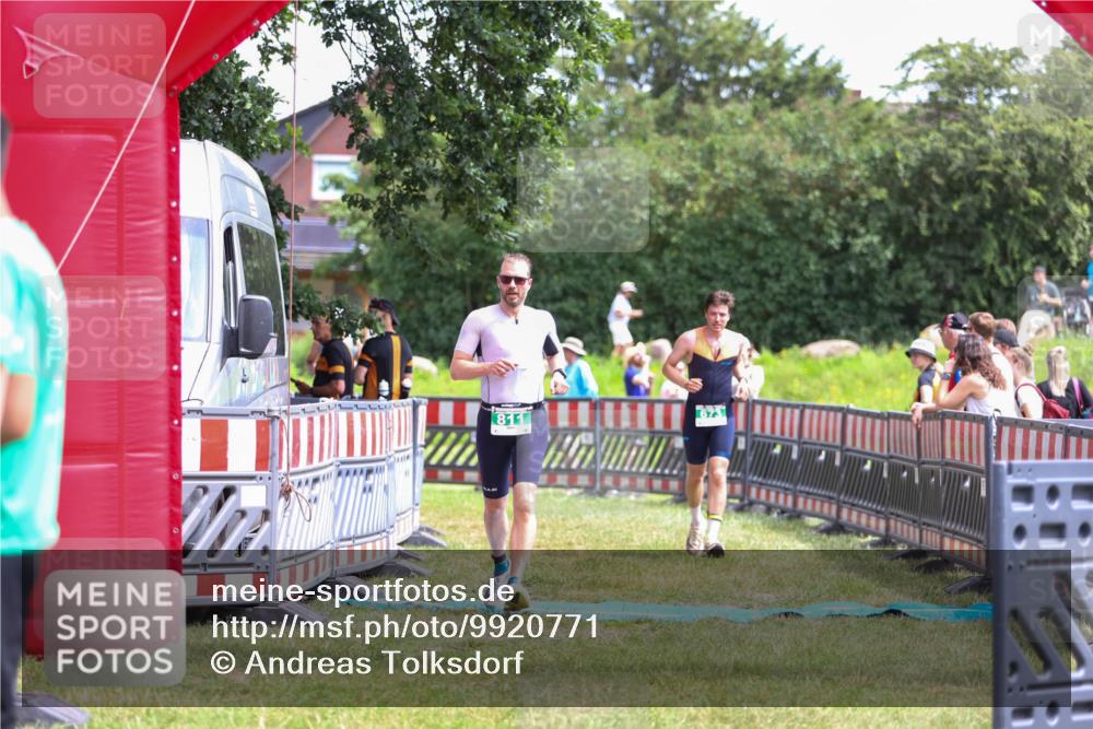 21.06.2026 - 29. Vierlanden-Triathlon Andreas Tolksdorf http://msf.ph/oto/9920771 21.06.2026 13:20:08 Ziel 673, 751, 811 meine-sportfotos.de