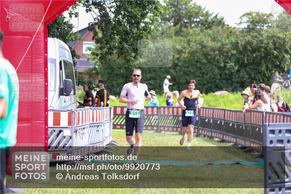 21.06.2026 - 29. Vierlanden-Triathlon Andreas Tolksdorf http://msf.ph/oto/9920773 21.06.2026 13:20:08 Ziel 673, 751, 811 meine-sportfotos.de