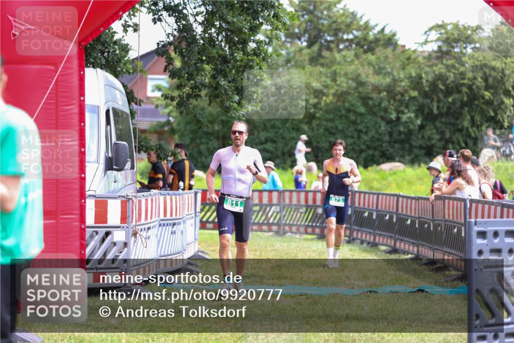 21.06.2026 - 29. Vierlanden-Triathlon Andreas Tolksdorf http://msf.ph/oto/9920777 21.06.2026 13:20:08 Ziel 673, 751, 811 meine-sportfotos.de