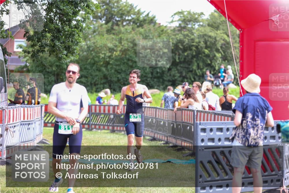 21.06.2026 - 29. Vierlanden-Triathlon Andreas Tolksdorf http://msf.ph/oto/9920781 21.06.2026 13:20:10 Ziel 673, 751, 811 meine-sportfotos.de