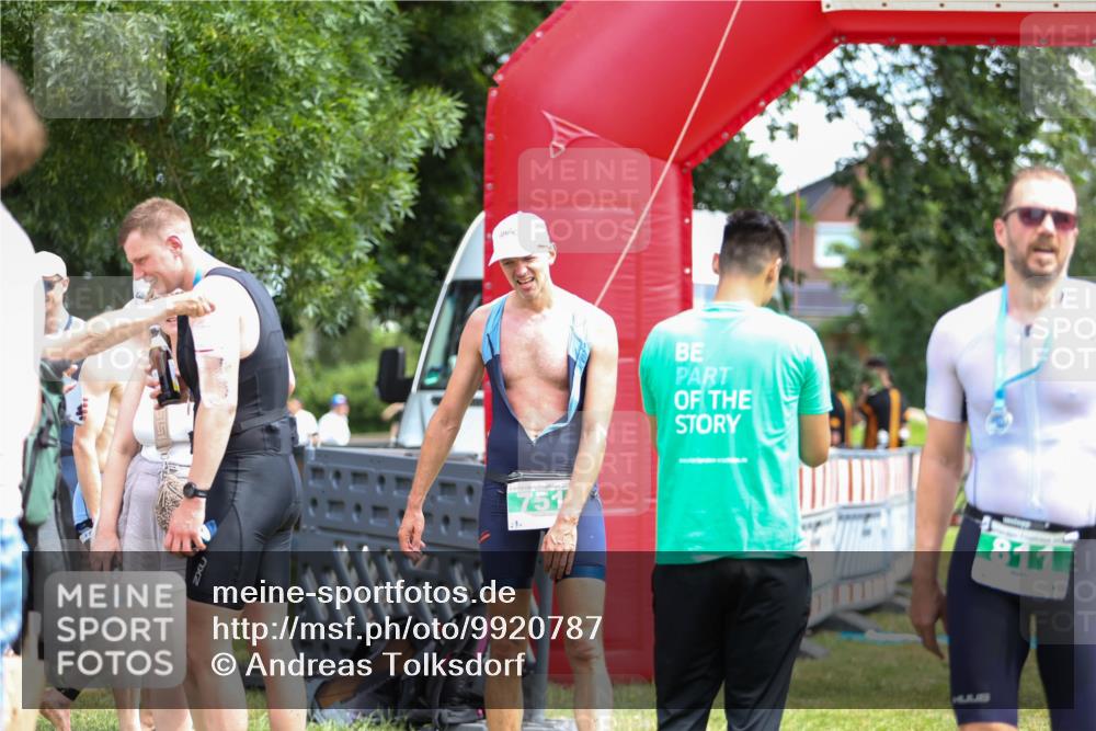 21.06.2026 - 29. Vierlanden-Triathlon Andreas Tolksdorf http://msf.ph/oto/9920787 21.06.2026 13:20:17 Ziel 709, 751 meine-sportfotos.de