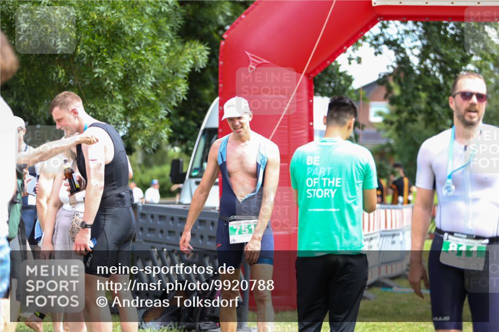 21.06.2026 - 29. Vierlanden-Triathlon Andreas Tolksdorf http://msf.ph/oto/9920788 21.06.2026 13:20:17 Ziel 709, 751 meine-sportfotos.de