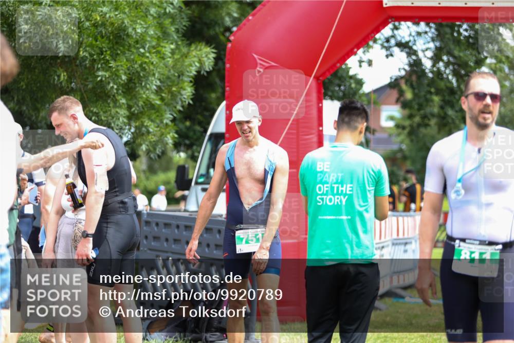21.06.2026 - 29. Vierlanden-Triathlon Andreas Tolksdorf http://msf.ph/oto/9920789 21.06.2026 13:20:17 Ziel 709, 751 meine-sportfotos.de
