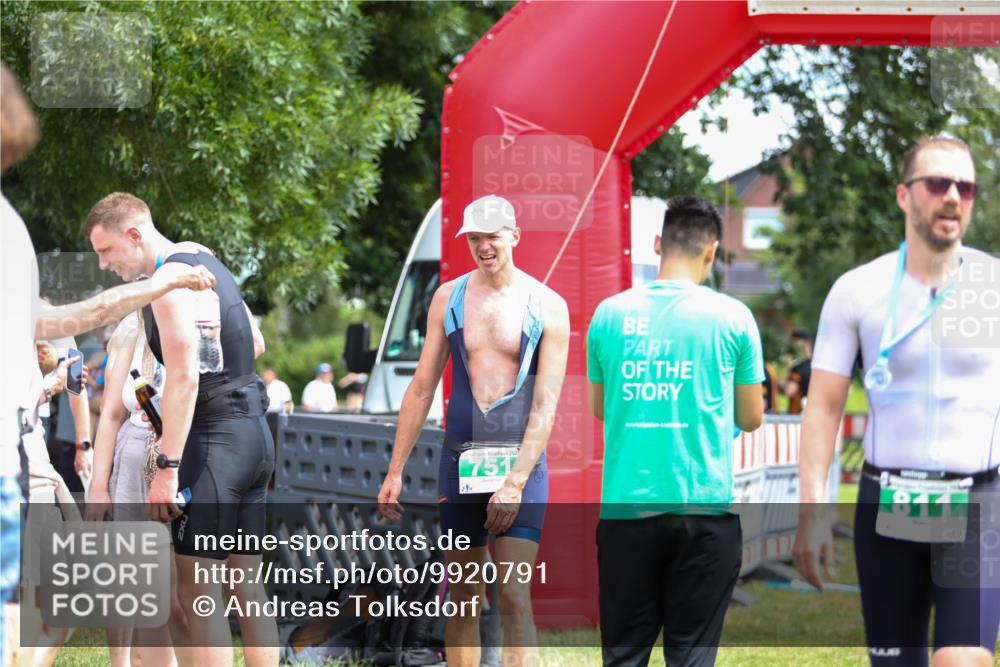 21.06.2026 - 29. Vierlanden-Triathlon Andreas Tolksdorf http://msf.ph/oto/9920791 21.06.2026 13:20:17 Ziel 709, 751 meine-sportfotos.de